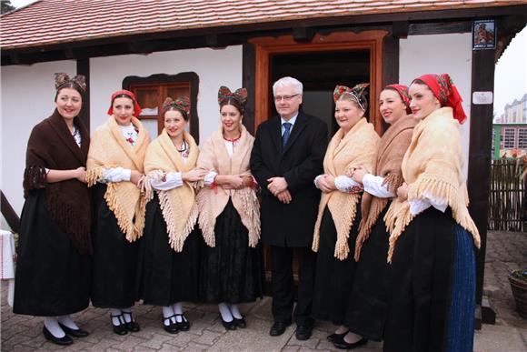 Josipović ne odustaje od ocjene ustavnosti zakona o ništetnosti                                                                                                                                                                                 