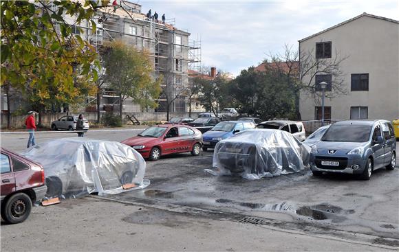 U Benkovcu izgorjela četiri vozila, a tri oštećena                                                                                                                                                                                              