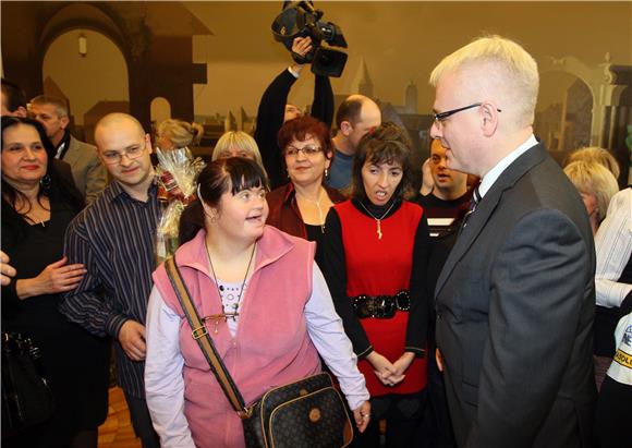 Predsjednik Josipović primio izaslanstva udruga osoba s invaliditetom                                                                                                                                                                           