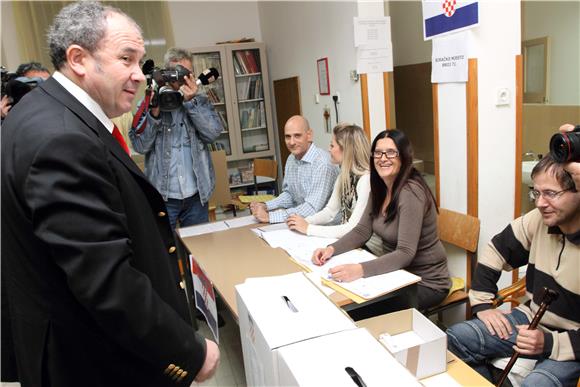 Glasovao predsjednik Hrvatske građanske stranke Željko Kerum                                                                                                                                                                                    