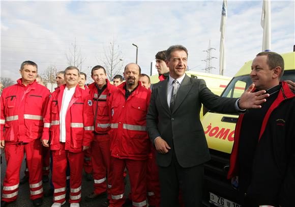 Milinović dodijelio nova vozila hitne pomoći                                                                                                                                                                                                    