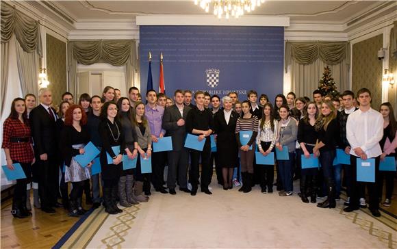 Kosor dodijelila stipendije učenicima i studentima                                                                                                                                                                                              