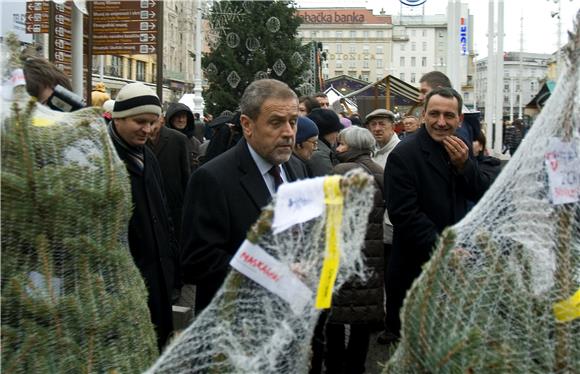 Humanitarna prodaja božićnih drvaca                                                                                                                                                                                                             