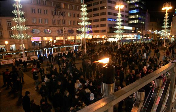 Početak Hanuke - upaljen prvi plamen na menori                                                                                                                                                                                                  