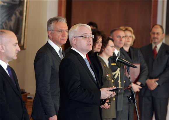 Josipović uručio odlikovanja zaslužnim djelatnicima Kliničke bolnice 'Dubrava'                                                                                                                                                                  