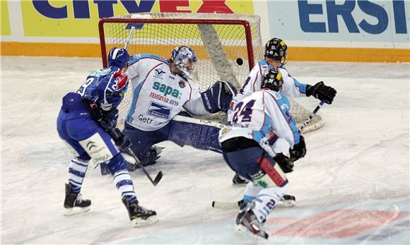 Arena Ice Fever 2012.: Medveščak - Alba Volan                                                                                                                                                                                                   