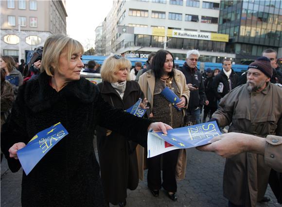 Ministrica Pusić u akciji animiranja građana RH za izlazak na referendum                                                                                                                                                                        