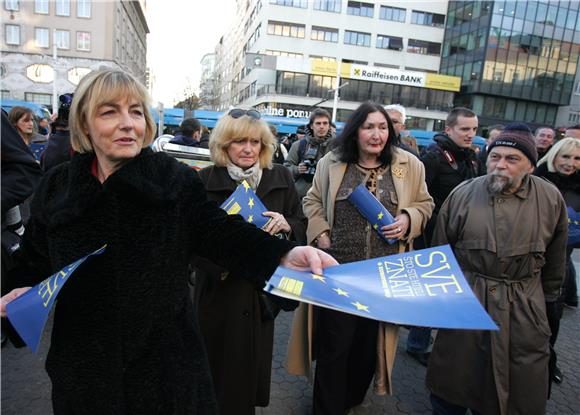 Ministrica Pusić u akciji animiranja građana RH za izlazak na referendum                                                                                                                                                                        