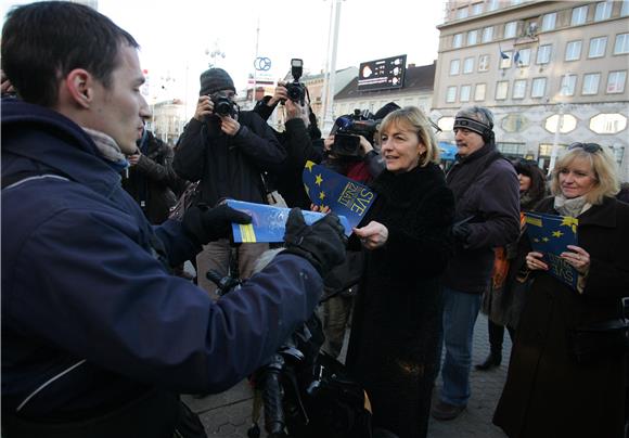 Ministrica Pusić u akciji animiranja građana RH za izlazak na referendum                                                                                                                                                                        