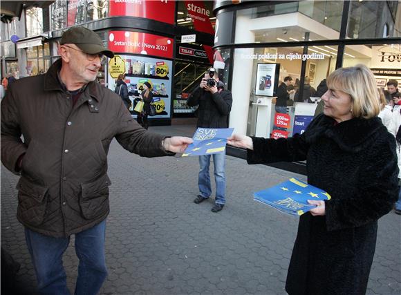 Ministrica Pusić u akciji animiranja građana RH za izlazak na referendum                                                                                                                                                                        