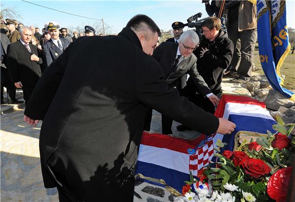 Josipović položio temeljni kamen za Memorijalni centar u Škabrnji                                                                                                                                                                               