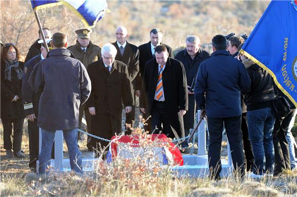 Josipović položio temeljni kamen za Memorijalni centar u Škabrnji                                                                                                                                                                               