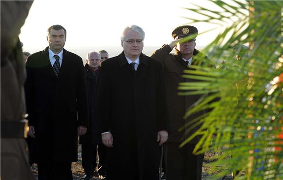 Josipović položio temeljni kamen za Memorijalni centar u Škabrnji                                                                                                                                                                               