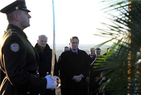 Josipović položio temeljni kamen za Memorijalni centar u Škabrnji                                                                                                                                                                               