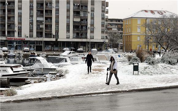 Snijeg otežava promet u gotovo cijeloj zemlji                                                                                                                                                                                                   