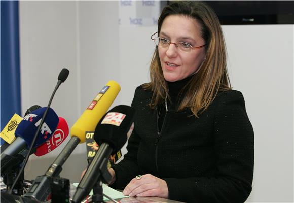 Predsjednica HDZ-a uručila uvjerenja polaznicima Političke akademije                                                                                                                                                                            