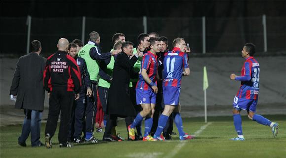 Zagreb - Hajduk 1-3 (poluvrijeme)                                                                                                                                                                                                               