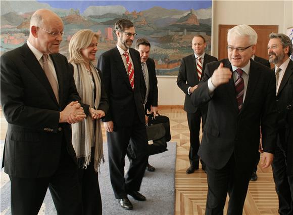 Predsjednik RH Ivo Josipović se s nizozemskim ministrom vanjskih poslova                                                                                                                                                                        