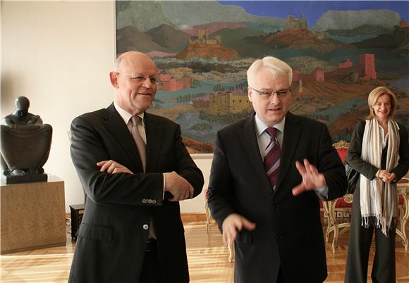 Predsjednik RH Ivo Josipović se s nizozemskim ministrom vanjskih poslova                                                                                                                                                                        