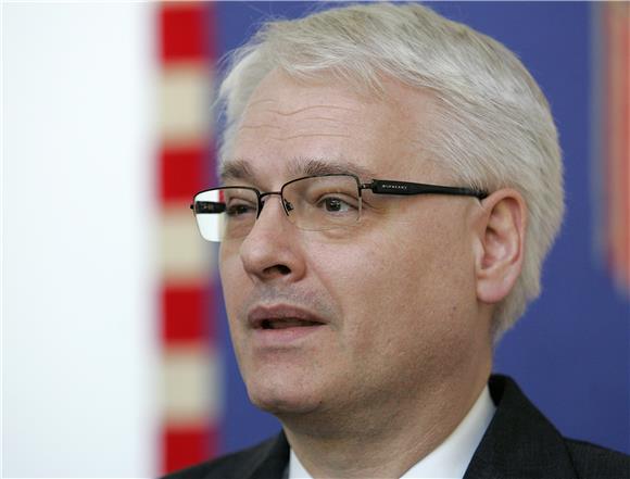 Predsjednik Josipović primio izaslanstvo Zbora ratnih izvjestitelja HRT-a                                                                                                                                                                       