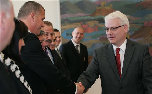 Predsjednik Josipović primio izaslanstvo Viteškog alkarskog društva                                                                                                                                                                             