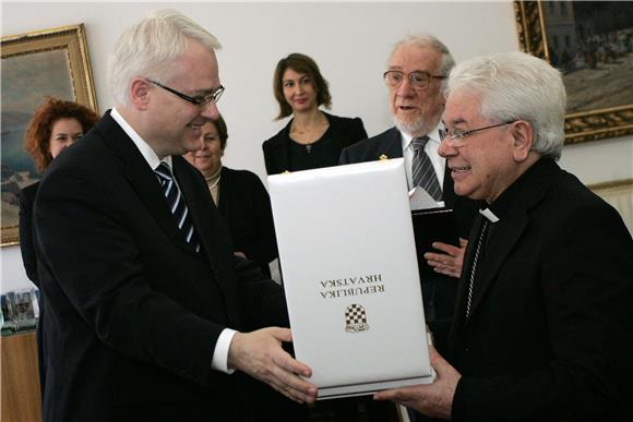 Josipović primio apostolskog nuncija Cassarija                                                                                                                                                                                                  