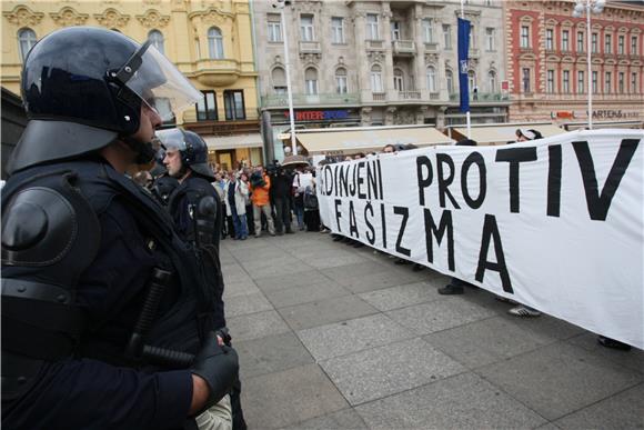 Okupljanje desničara i antifašista na zagrebačkom glavnom trgu                                                                                                                                                                                  