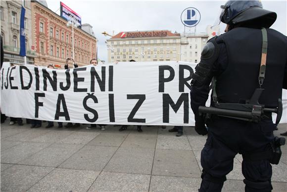 Okupljanje desničara i antifašista na zagrebačkom glavnom trgu                                                                                                                                                                                  