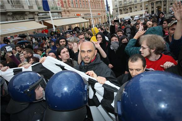 Okupljanje desničara i antifašista na zagrebačkom glavnom trgu                                                                                                                                                                                  