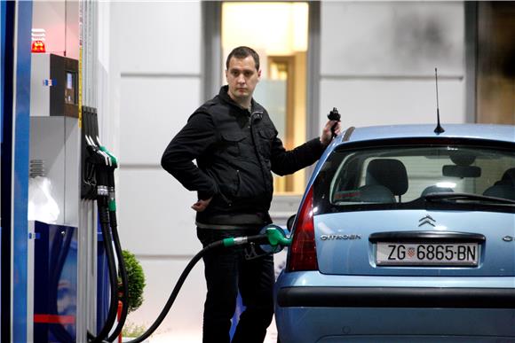 Ministarstvo: cijene benzina veće 3 ili 4 lipe, dizela manje od 11 do 13 lipa                                                                                                                                                                   