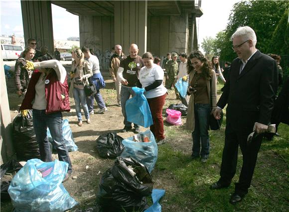 Državni vrh u akciji 'Zelena čistka-jedan dan za čisti okoliš'                                                                                                                                                                                  