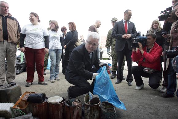 Državni vrh u akciji 'Zelena čistka-jedan dan za čisti okoliš'                                                                                                                                                                                  