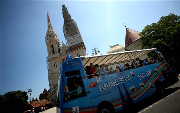 Igrači Dinama provezli se turističkim autobusom po Zagrebu                                                                                                                                                                                      