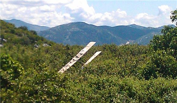 Srušio se mali zrakoplov, dvije osobe poginule                                                                                                                                                                                                  