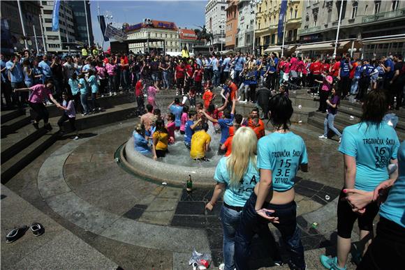 Zagrebački maturanti slave posljednji dan nastave                                                                                                                                                                                               