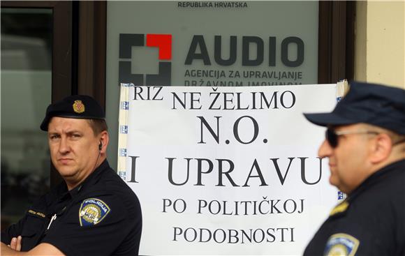 Prosvjed radnika RIZ-Odašiljača pred AUDIO-om                                                                                                                                                                                                   