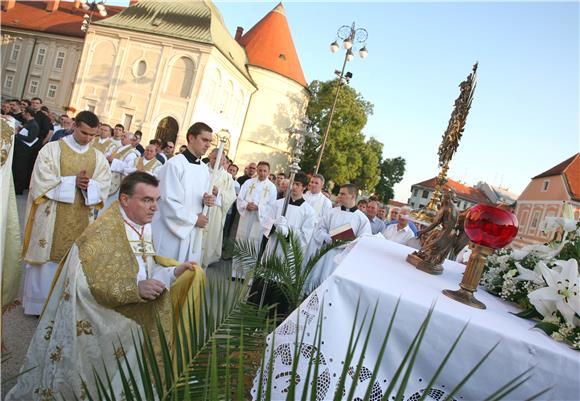 Kardinal Bozanić predvodio misu na blagdan Tijelova                                                                                                                                                                                             