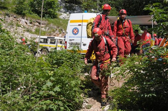 Transport unesrećenog speleologa trajat će bez prekida 10-ak sati                                                                                                                                                                               