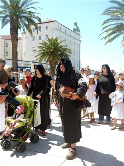 Prosvjed na splitskoj Rivi protiv spalionice smeća u Kaštelima                                                                                                                                                                                  