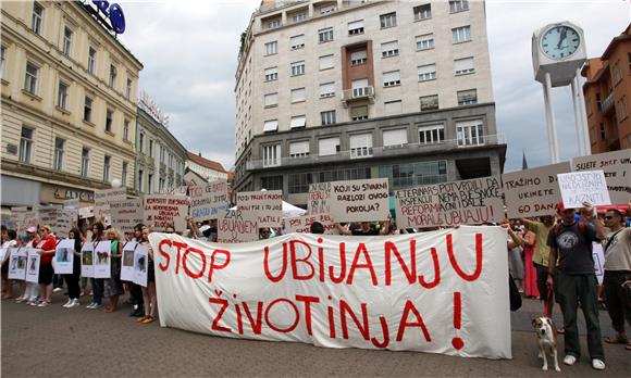 Prosvjed Prijatelja životinja na Trgu bana Jelačića                                                                                                                                                                                             