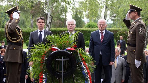 Državni vrh položio vijence u povodu Dana državnosti                                                                                                                                                                                            