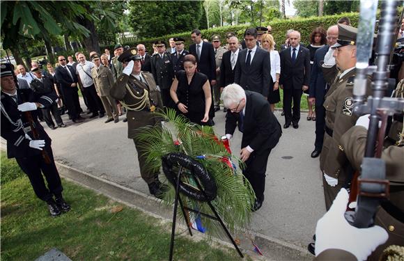 Državni vrh položio vijence u povodu Dana državnosti                                                                                                                                                                                            