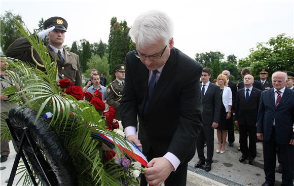 Državni vrh položio vijence u povodu Dana državnosti                                                                                                                                                                                            