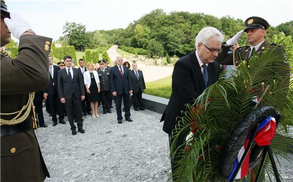 Državni vrh položio vijence u povodu Dana državnosti                                                                                                                                                                                            