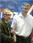 Karamarko uručio iskaznicu HDZ-a D. Beakoviću                                                                                                                                                                                                   