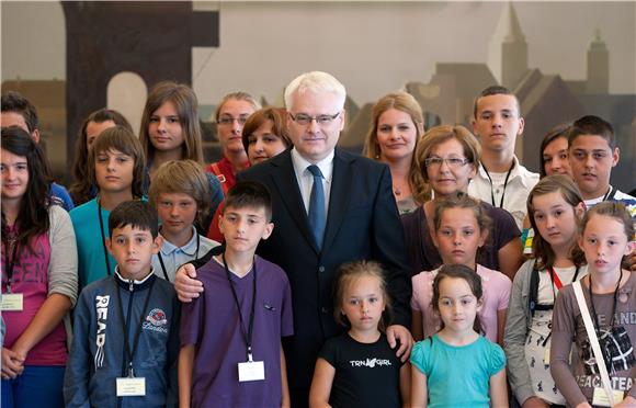 Predsjednik Josipović primio djecu iz Srebrenice                                                                                                                                                                                                