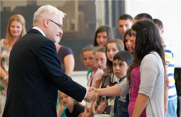 Predsjednik Josipović primio djecu iz Srebrenice                                                                                                                                                                                                