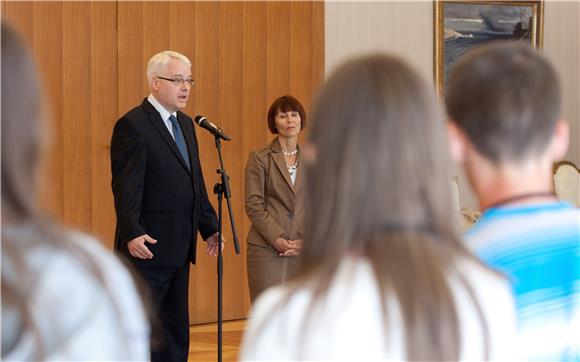 Predsjednik Josipović primio djecu iz Srebrenice                                                                                                                                                                                                