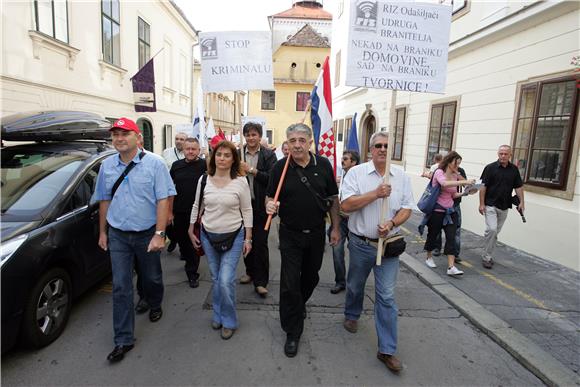 Radnici RIZ-Odašiljača prosvjeduju na Markovom trgu                                                                                                                                                                                             