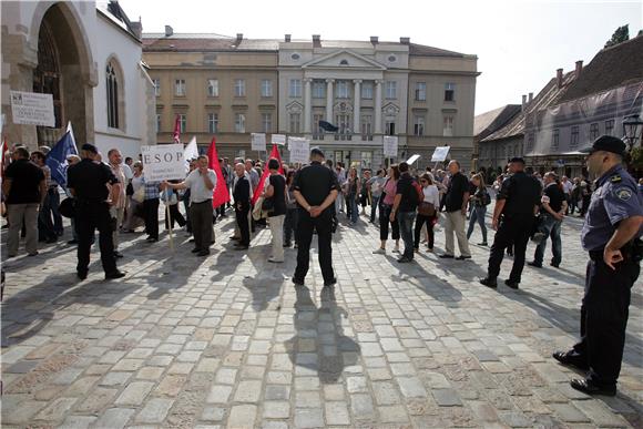 Radnici RIZ-Odašiljača prosvjeduju na Markovom trgu                                                                                                                                                                                             